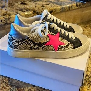 Steve Madden tennis shoes